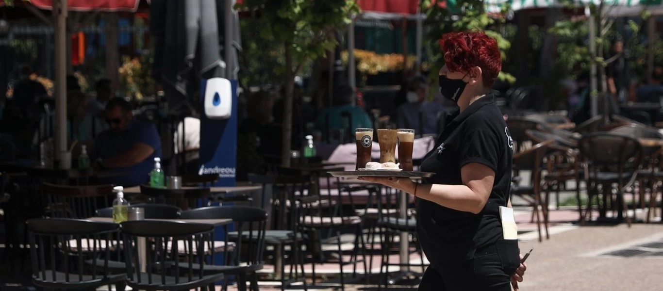 Επιχειρηματίες κατά κυβέρνησης για τον διαχωρισμό πολιτών: «Πώς με βάζουν εμένα να κάνω face control στους πελάτες;»